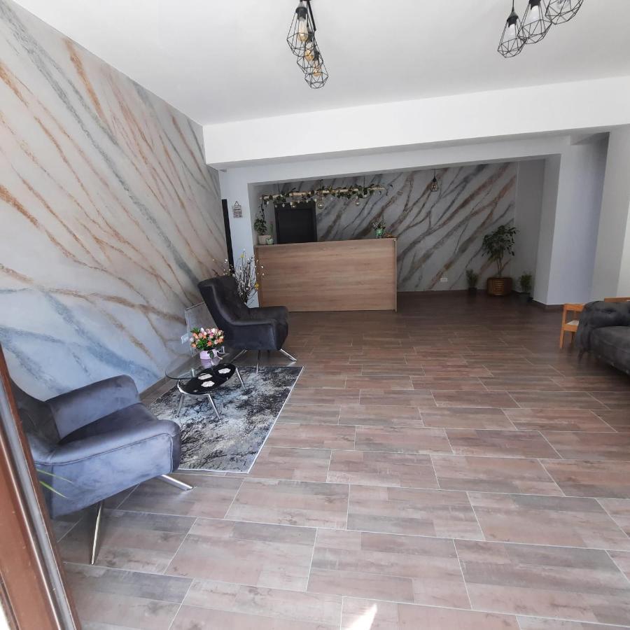 Andrana Hotell Caciulata Exteriör bild