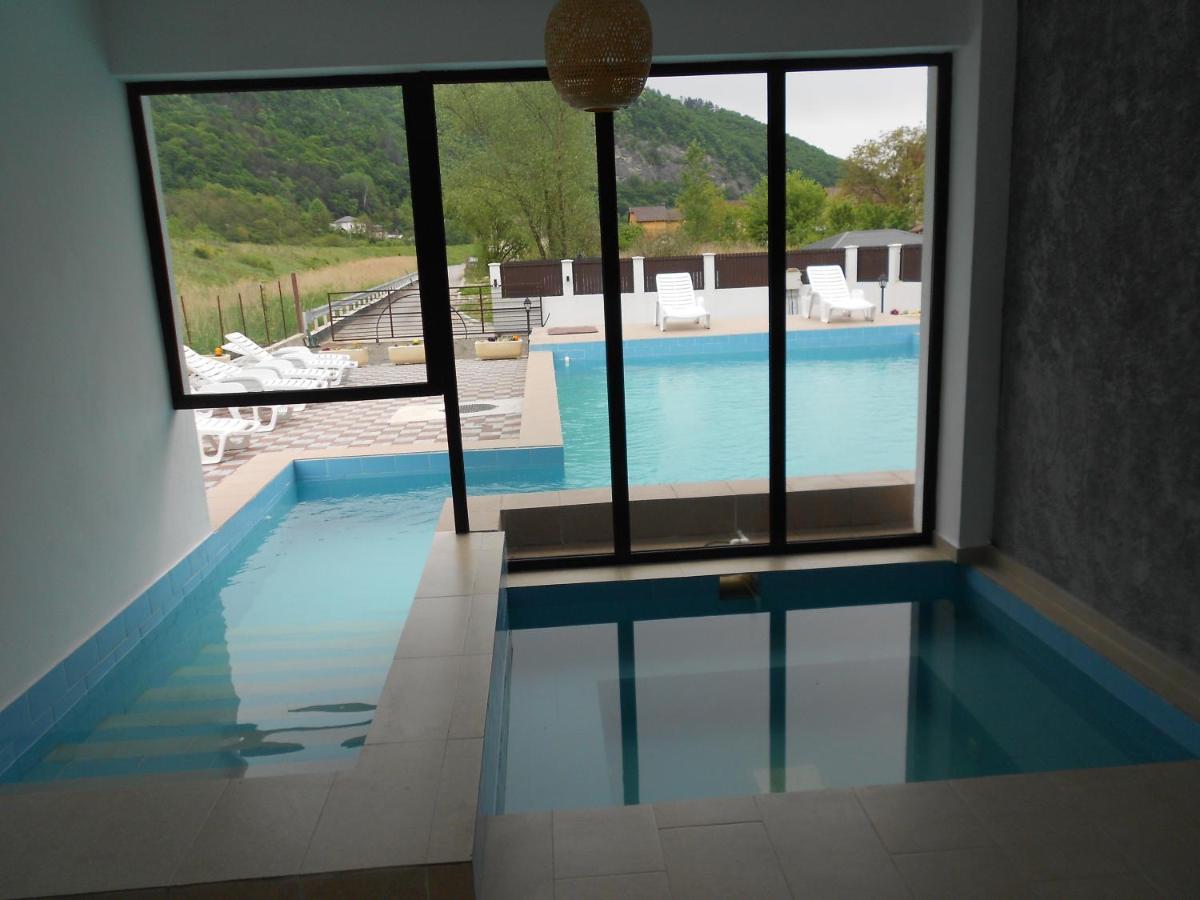 Andrana Hotell Caciulata Exteriör bild